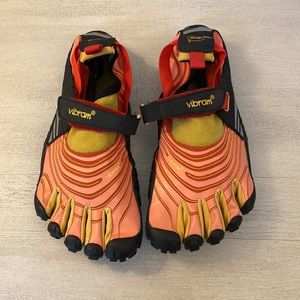 Vibram Five Fingers Water Shoe - Size 39 (7.5-8)